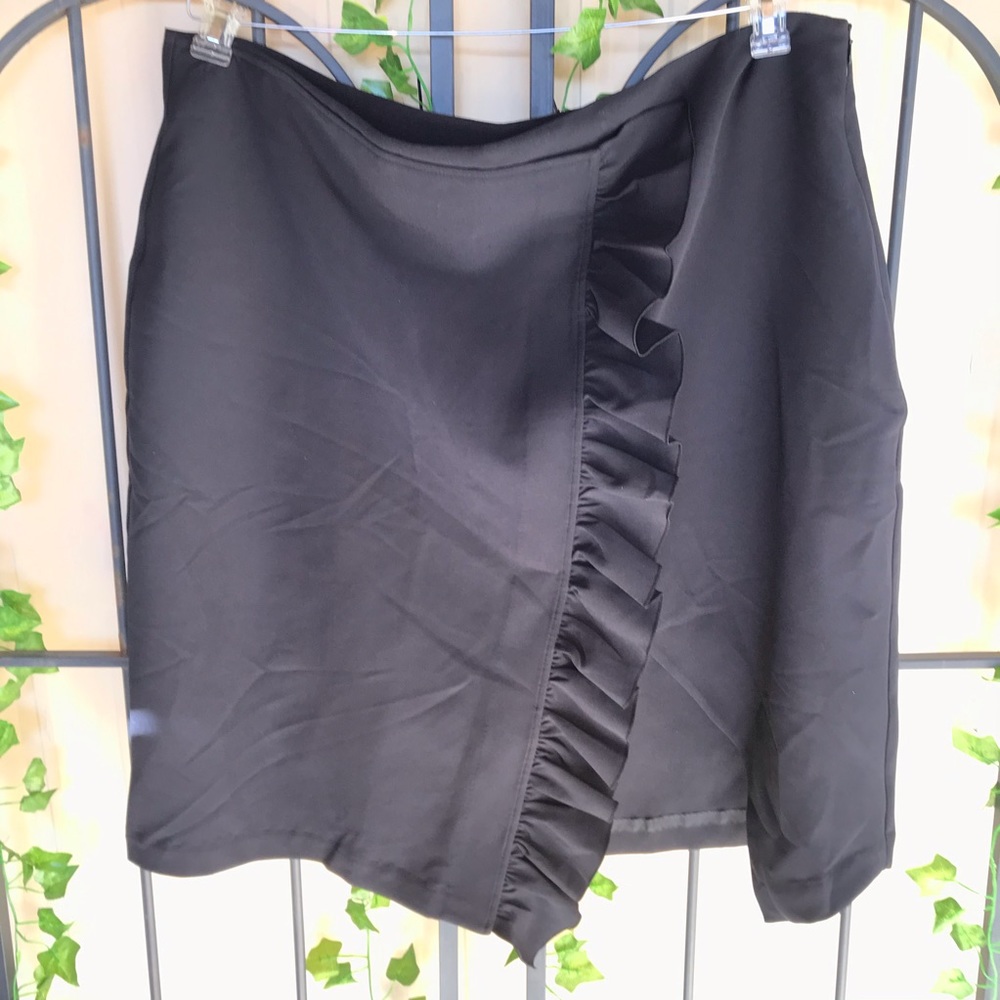 Boutique + Skirt 24W Black Ruffle Side Slit Plus